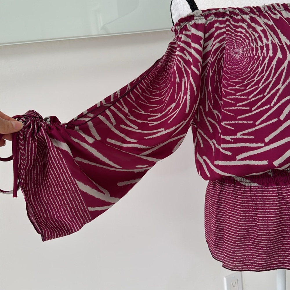 TRAC Abstract Strapless Blouse – Size M Fuchsia w/ Long Sleeves & Slimming Waist - Picture 3 of 9